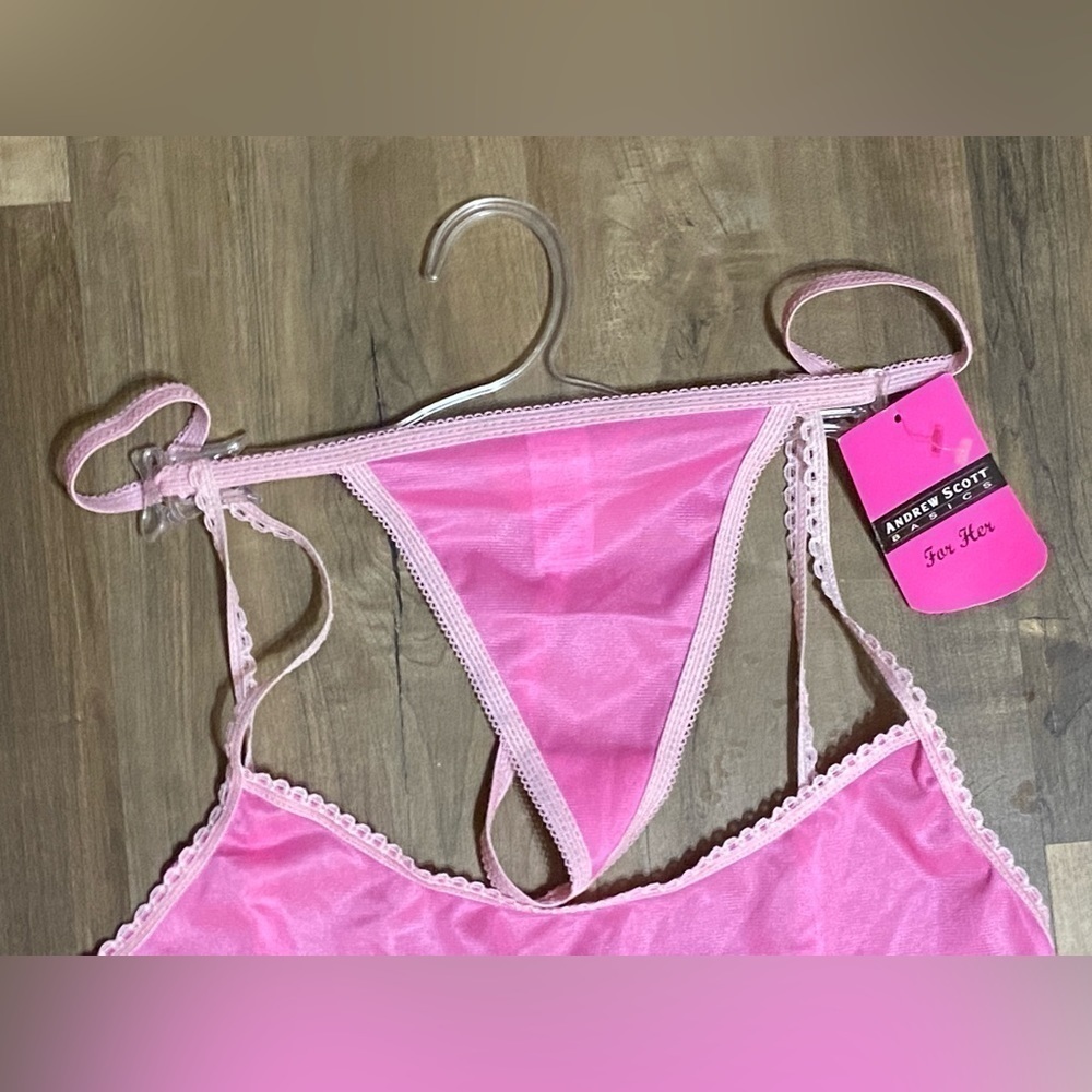 Vintage 2 piece Lingerie Set with Matching Thongs - Picture 4 of 9